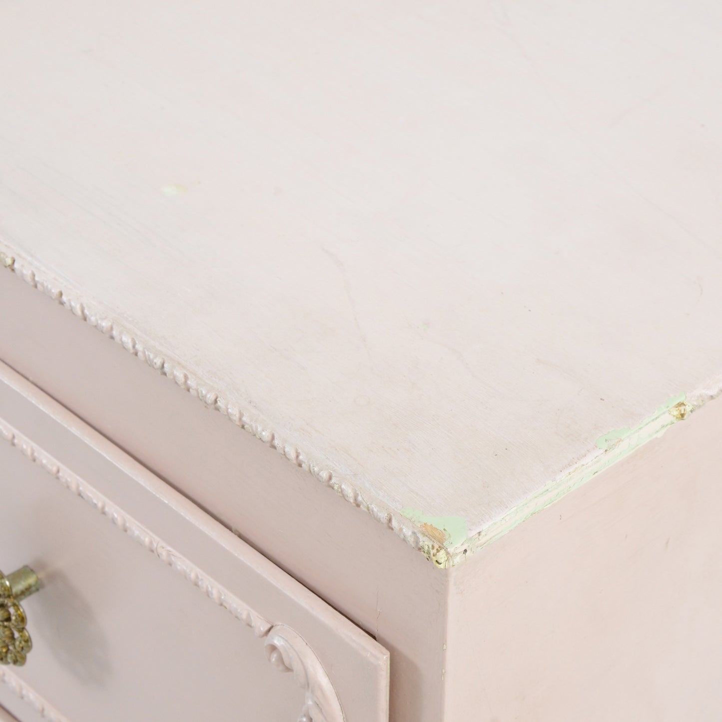 右サイド：装飾欠損箇所がございます