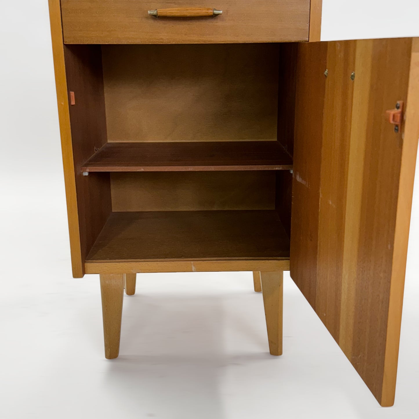 ベッドサイドチェスト