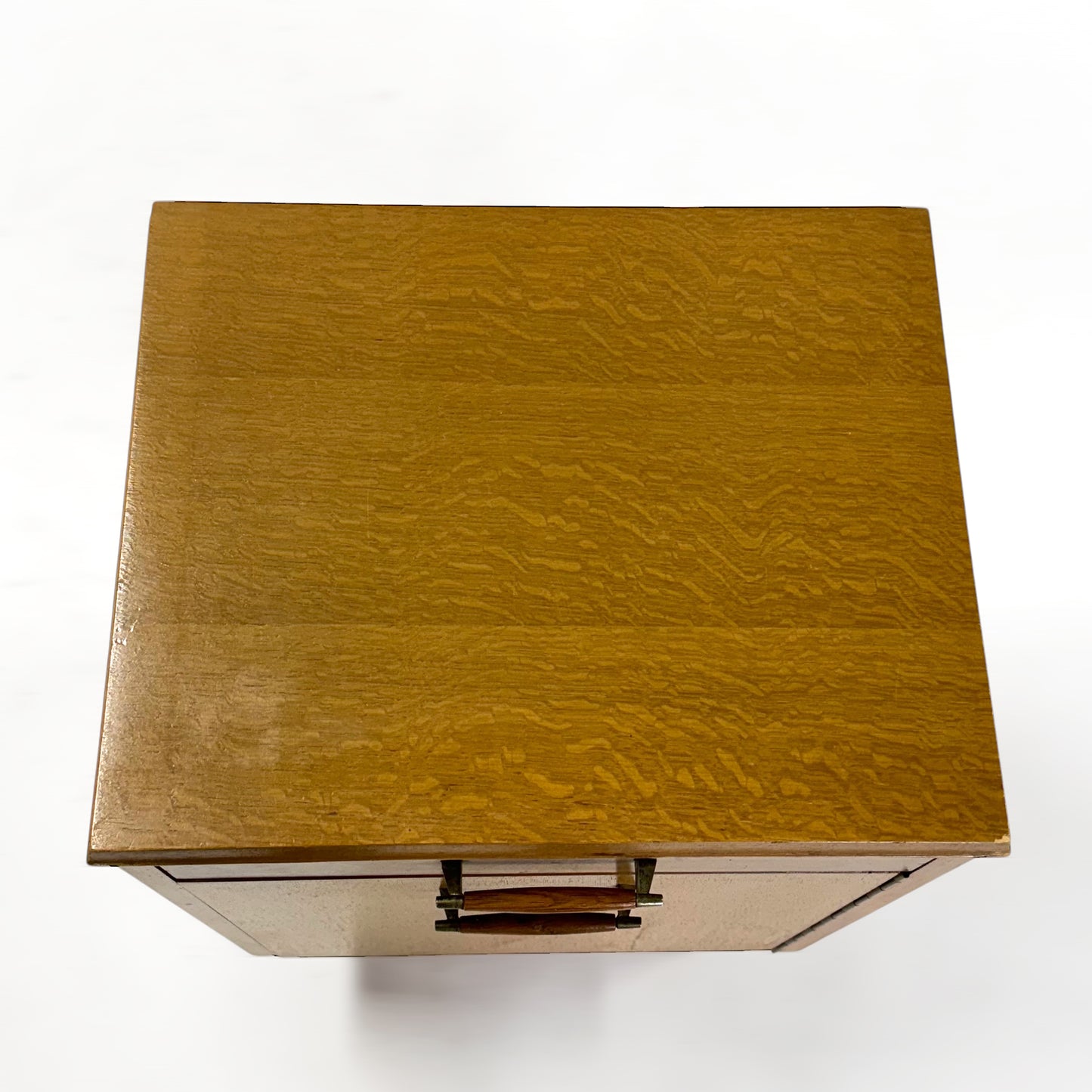 ベッドサイドチェスト