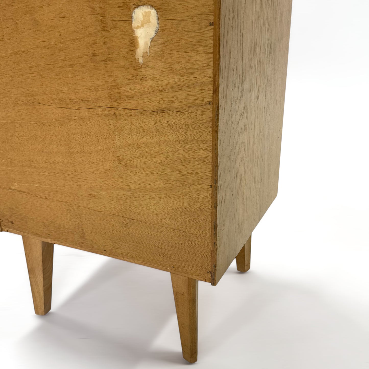 ベッドサイドチェスト