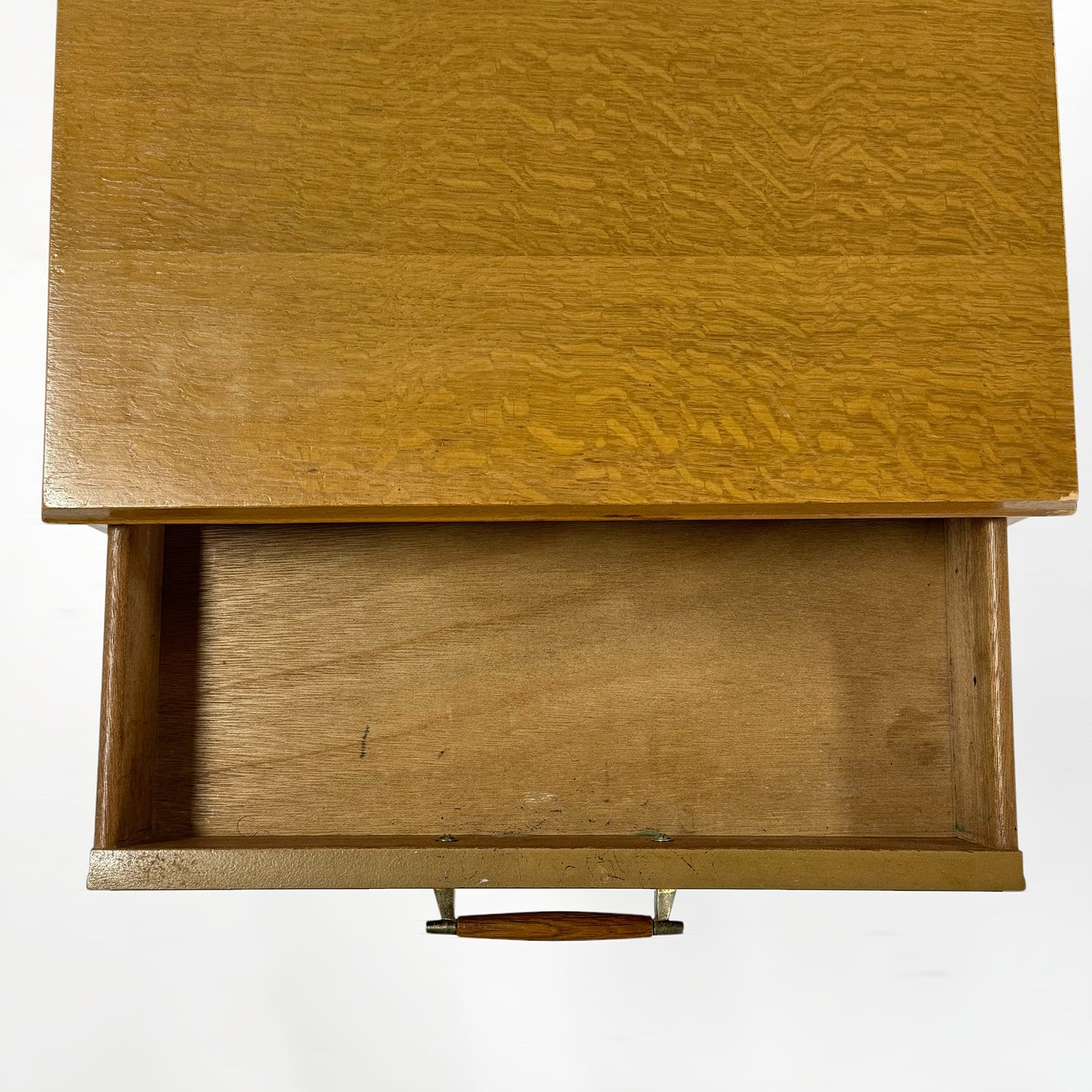 ベッドサイドチェスト