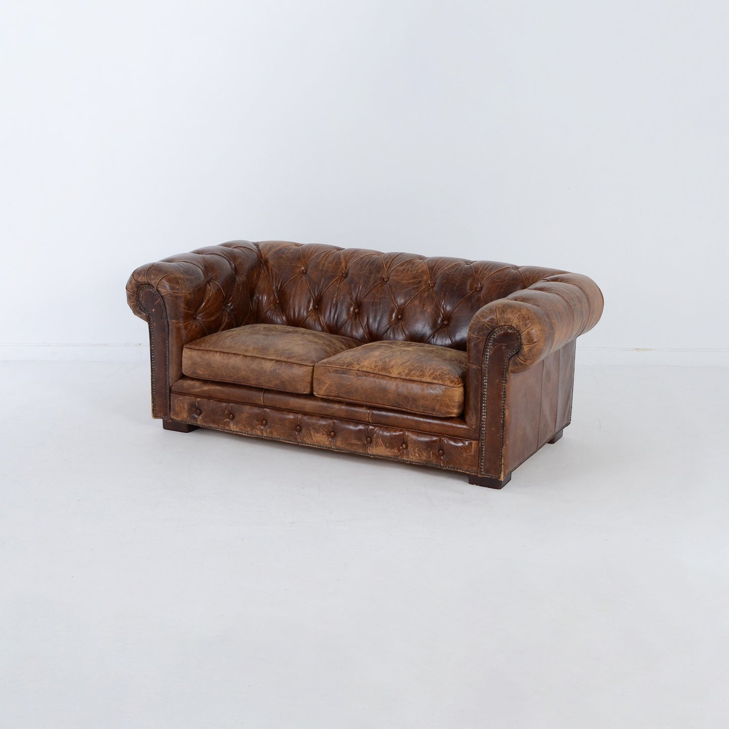 チェスターフィールド 2シーターレザーソファ