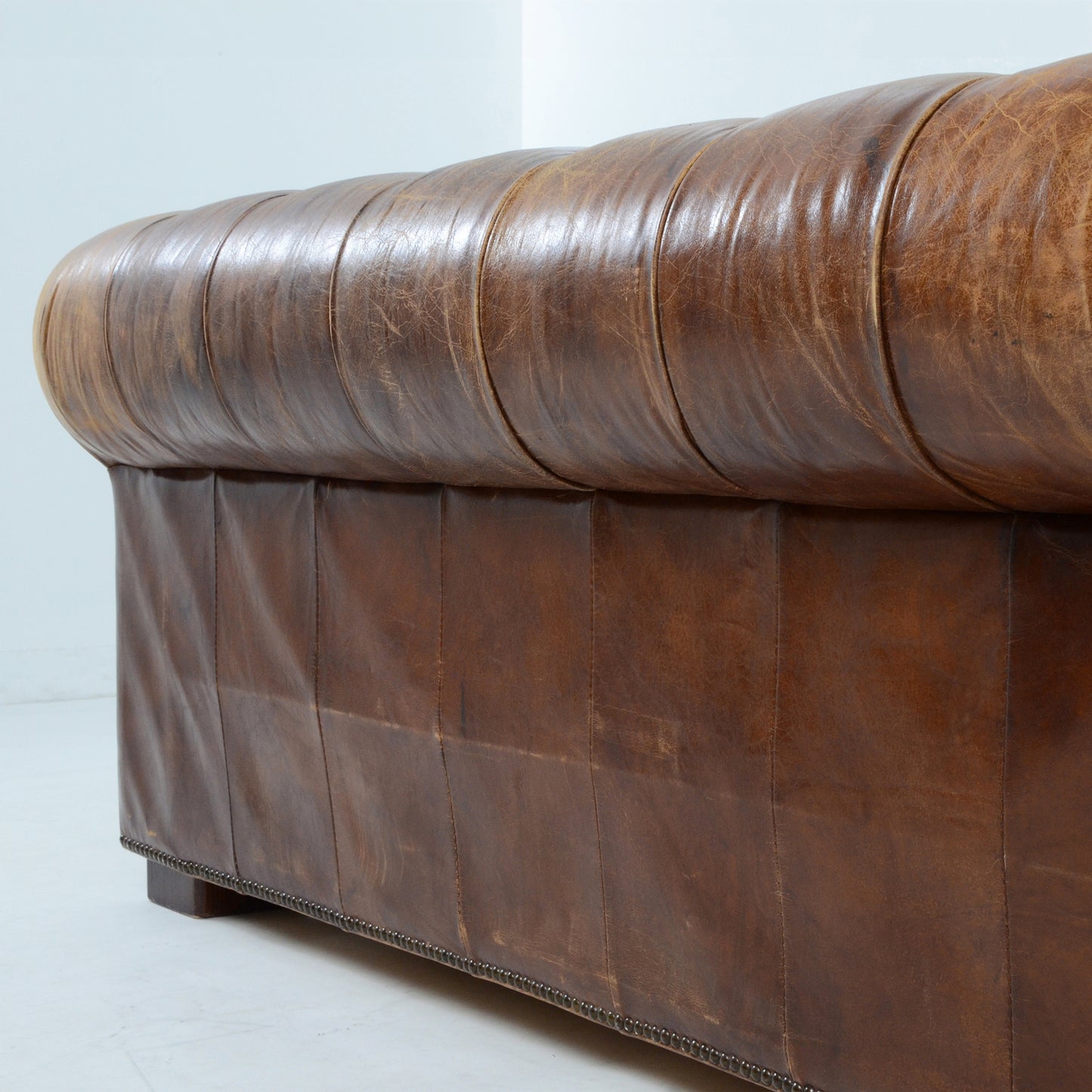 チェスターフィールド 2シーターレザーソファ