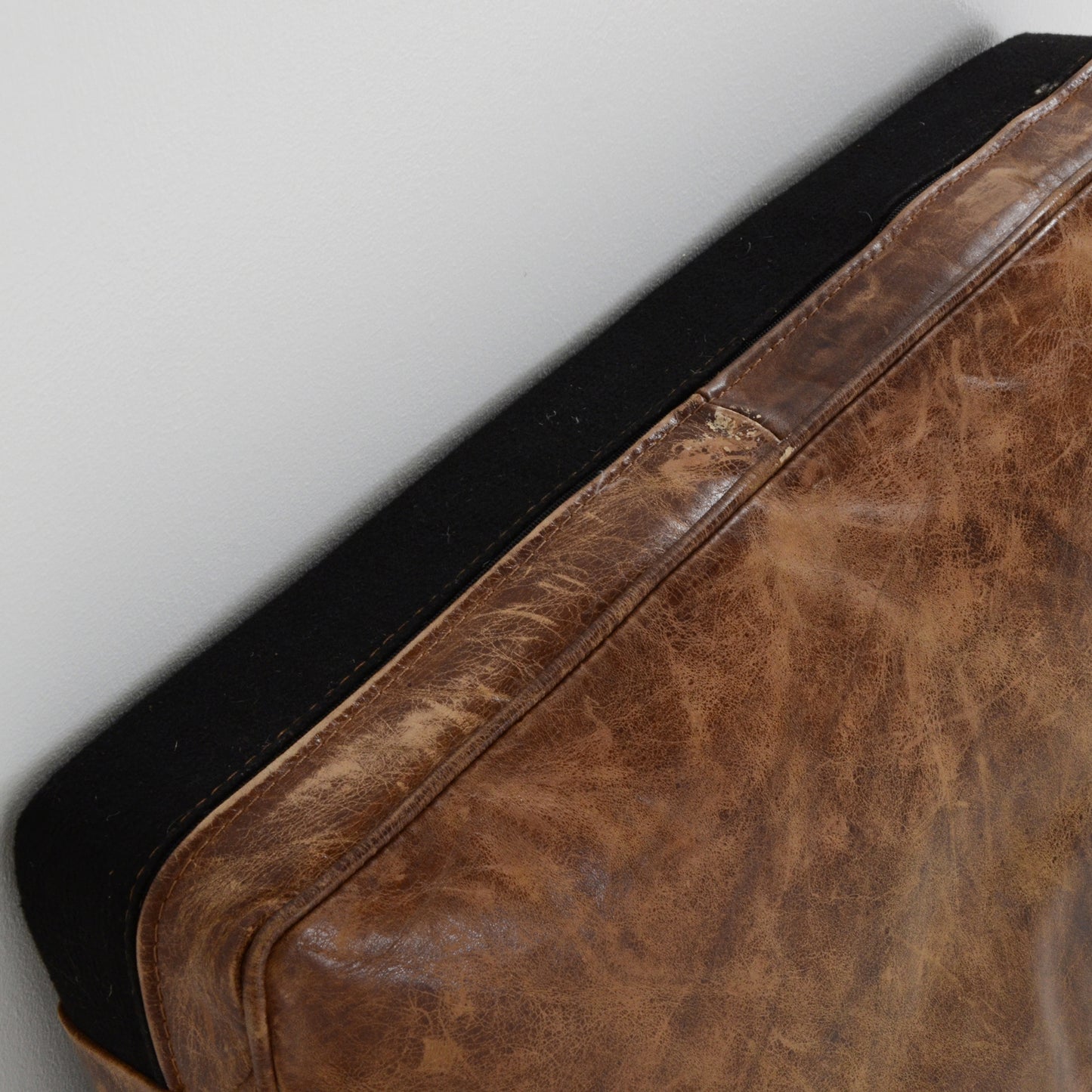 チェスターフィールド 2シーターレザーソファ