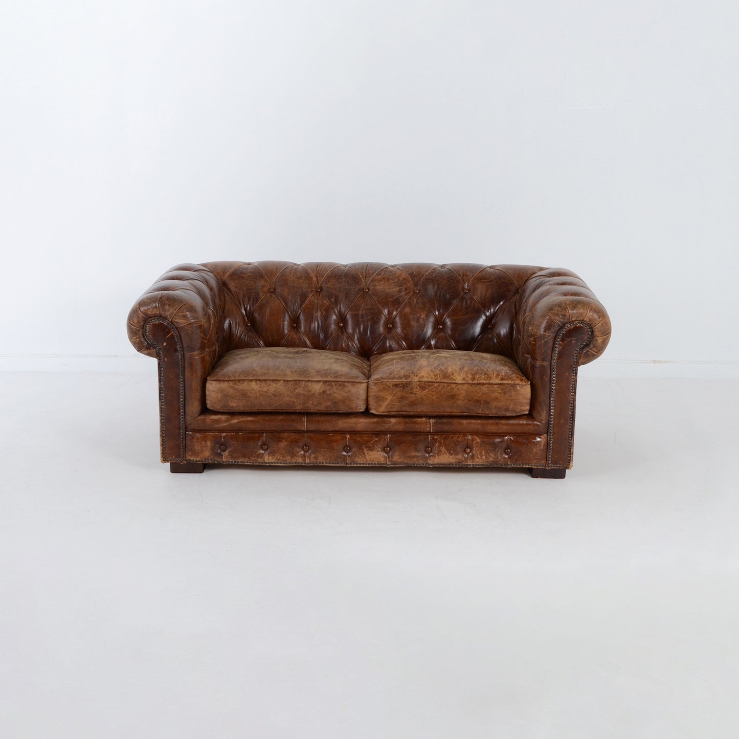 チェスターフィールド 2シーターレザーソファ