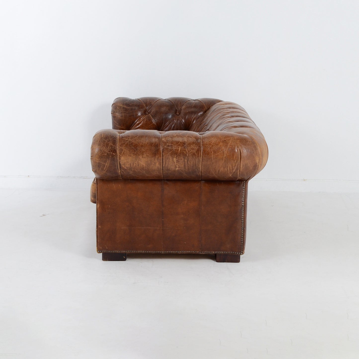 チェスターフィールド 2シーターレザーソファ