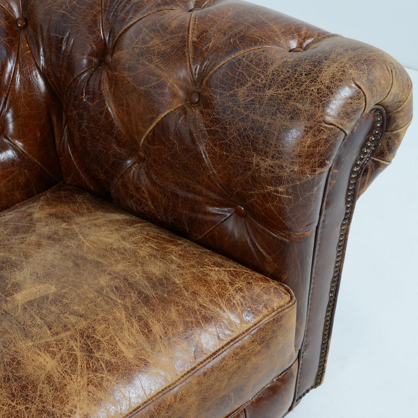 チェスターフィールド 2シーターレザーソファ