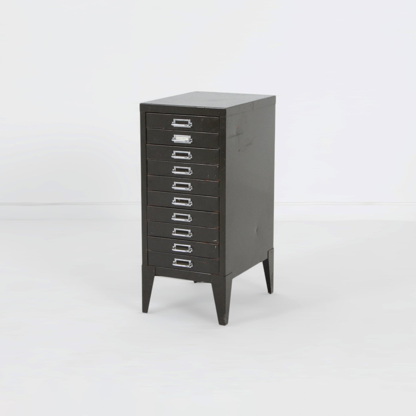 メタルキャビネット