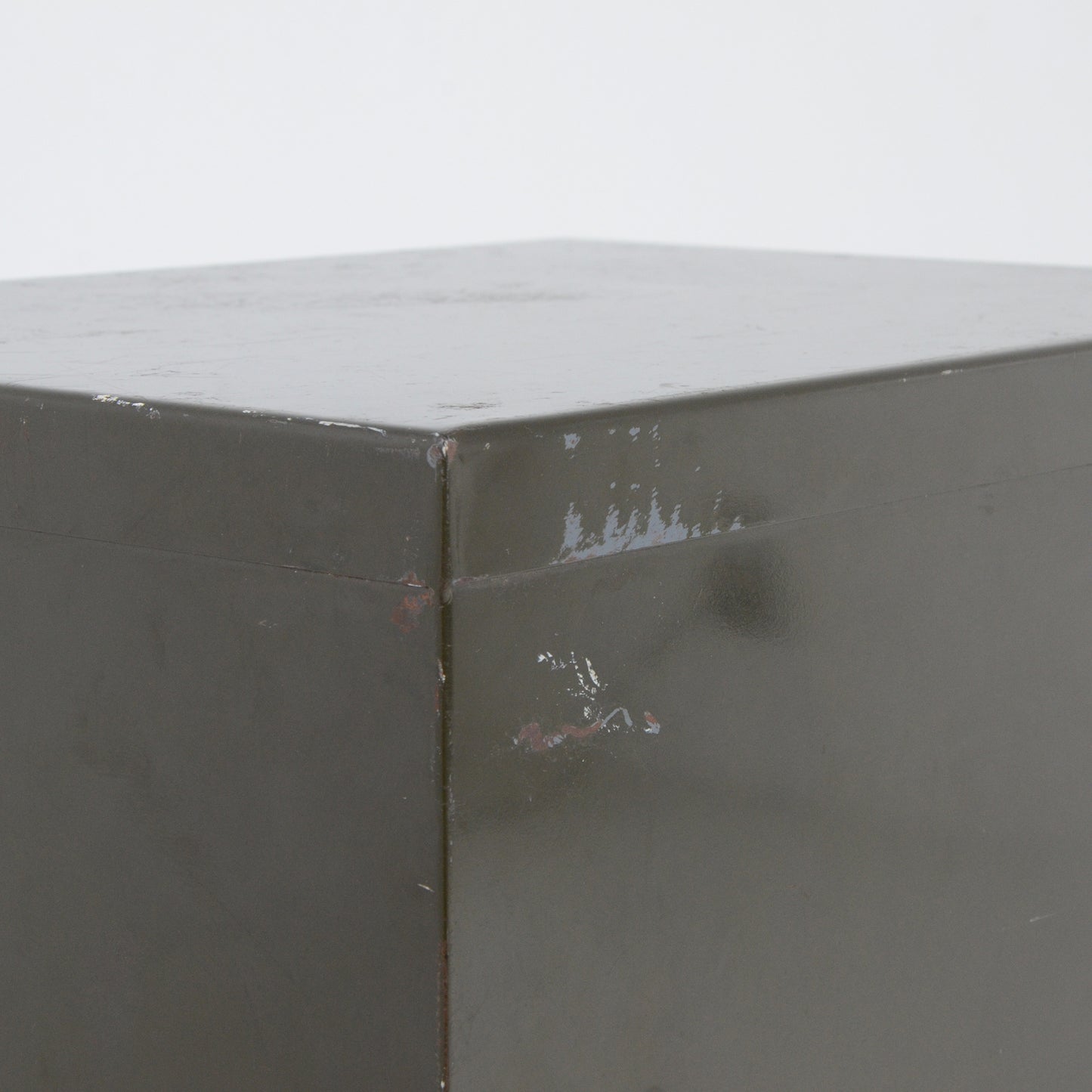 メタルキャビネット