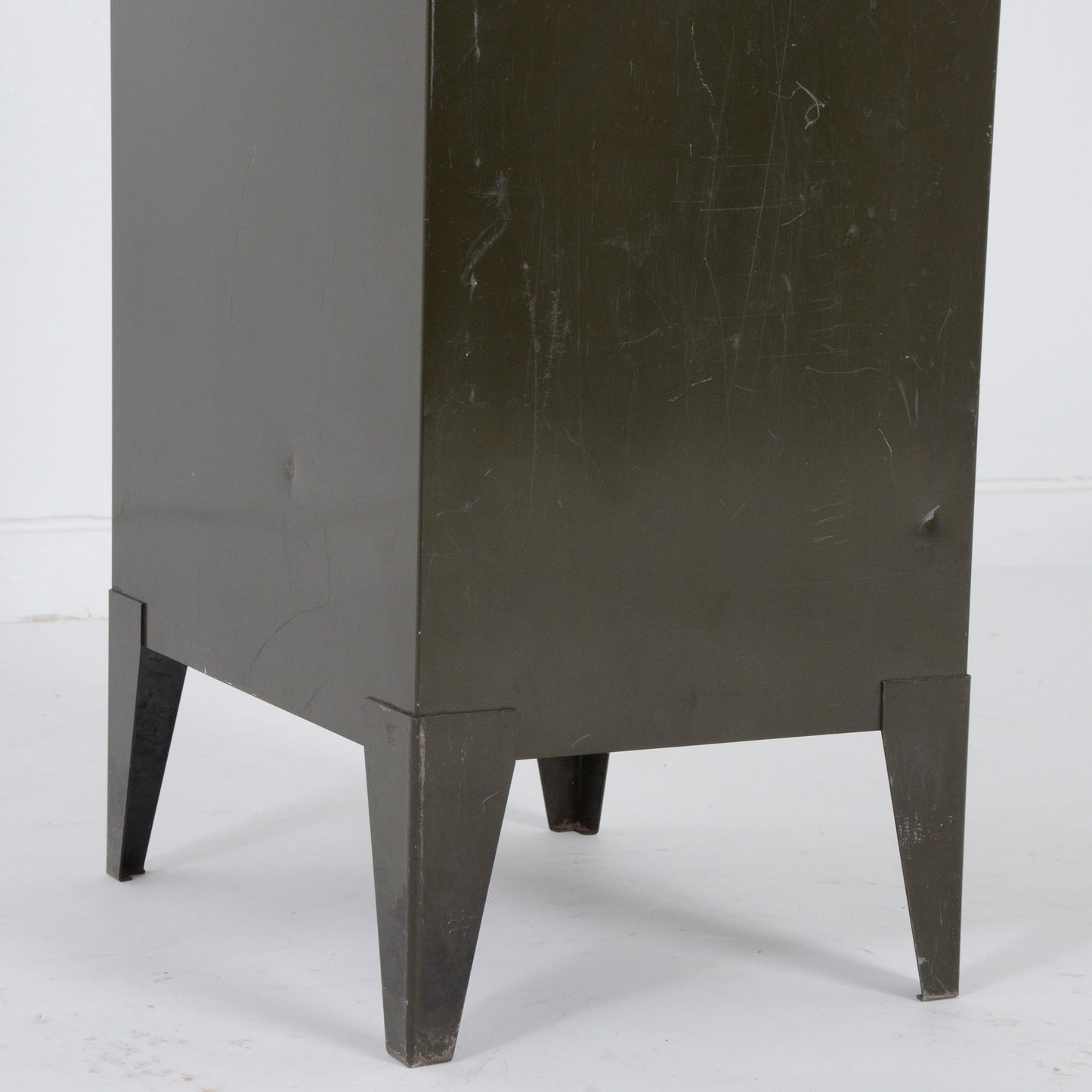 メタルキャビネット