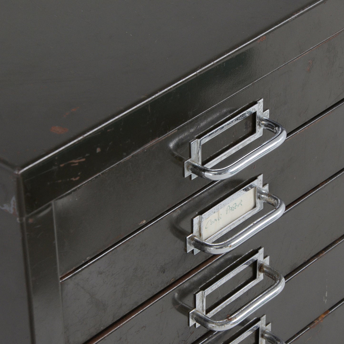 メタルキャビネット