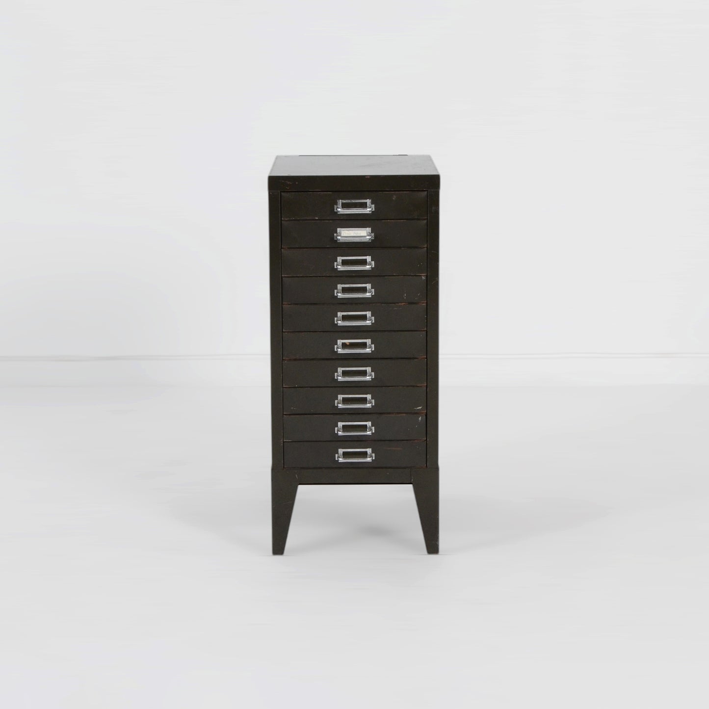 メタルキャビネット