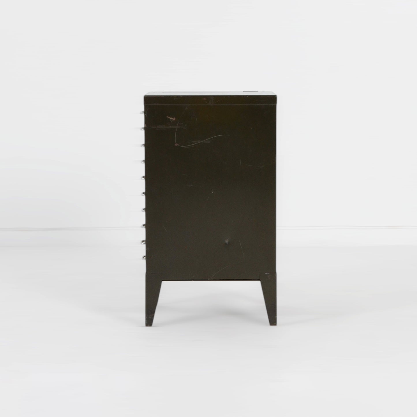 メタルキャビネット