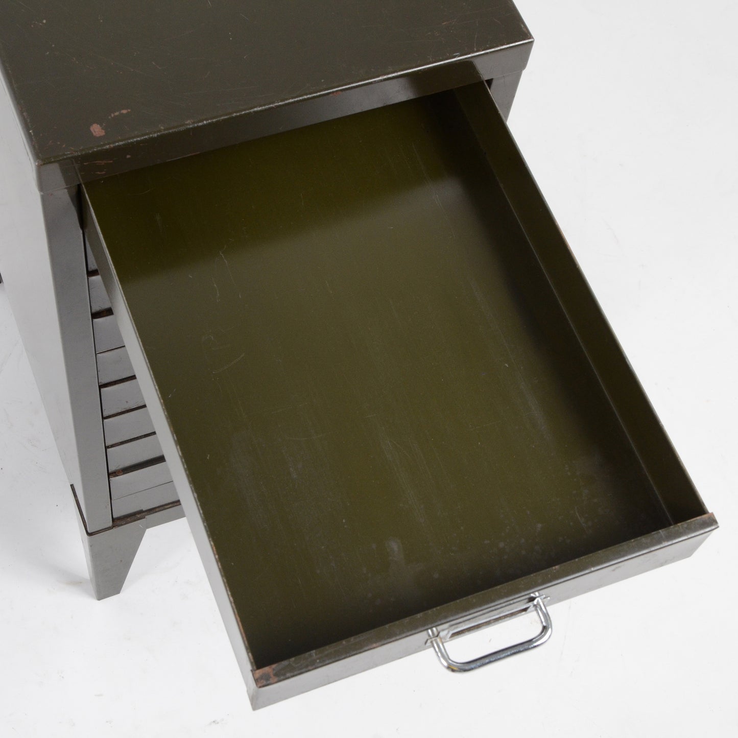 メタルキャビネット