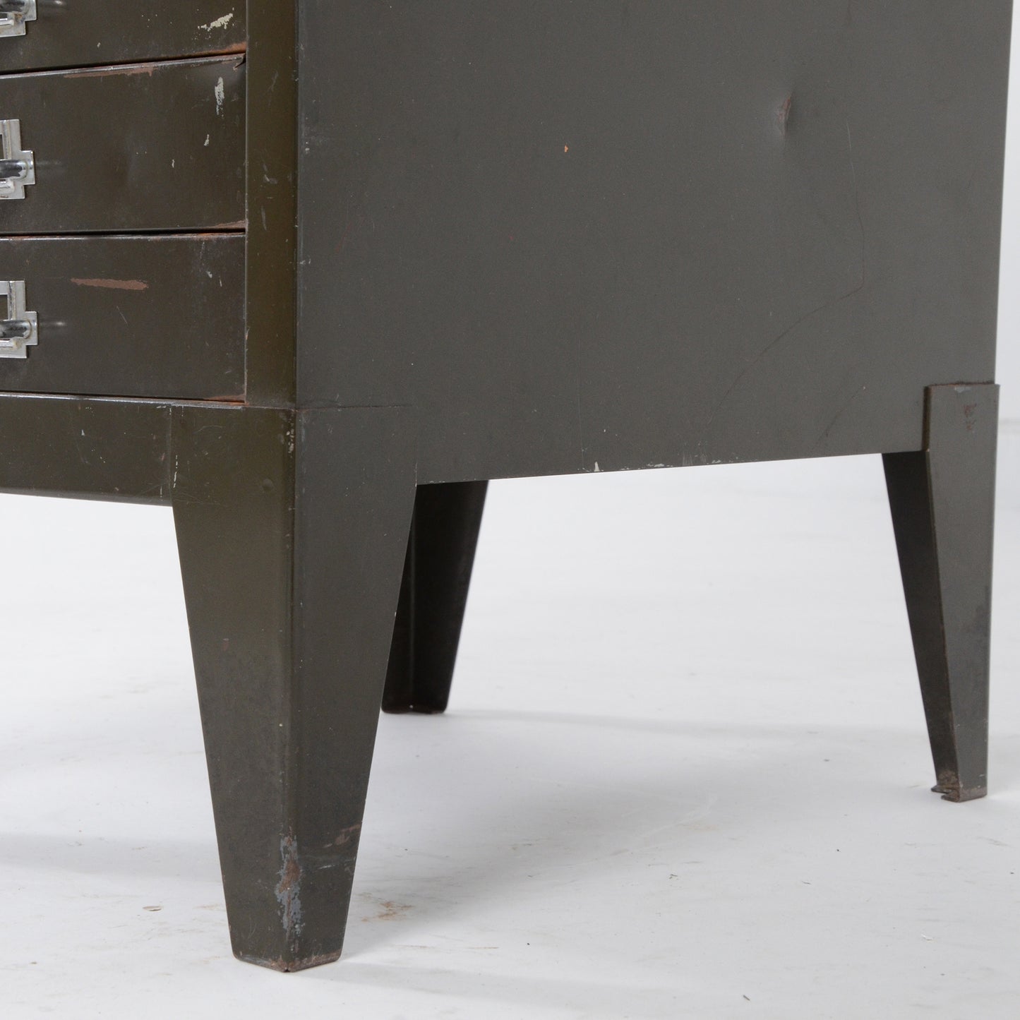 メタルキャビネット