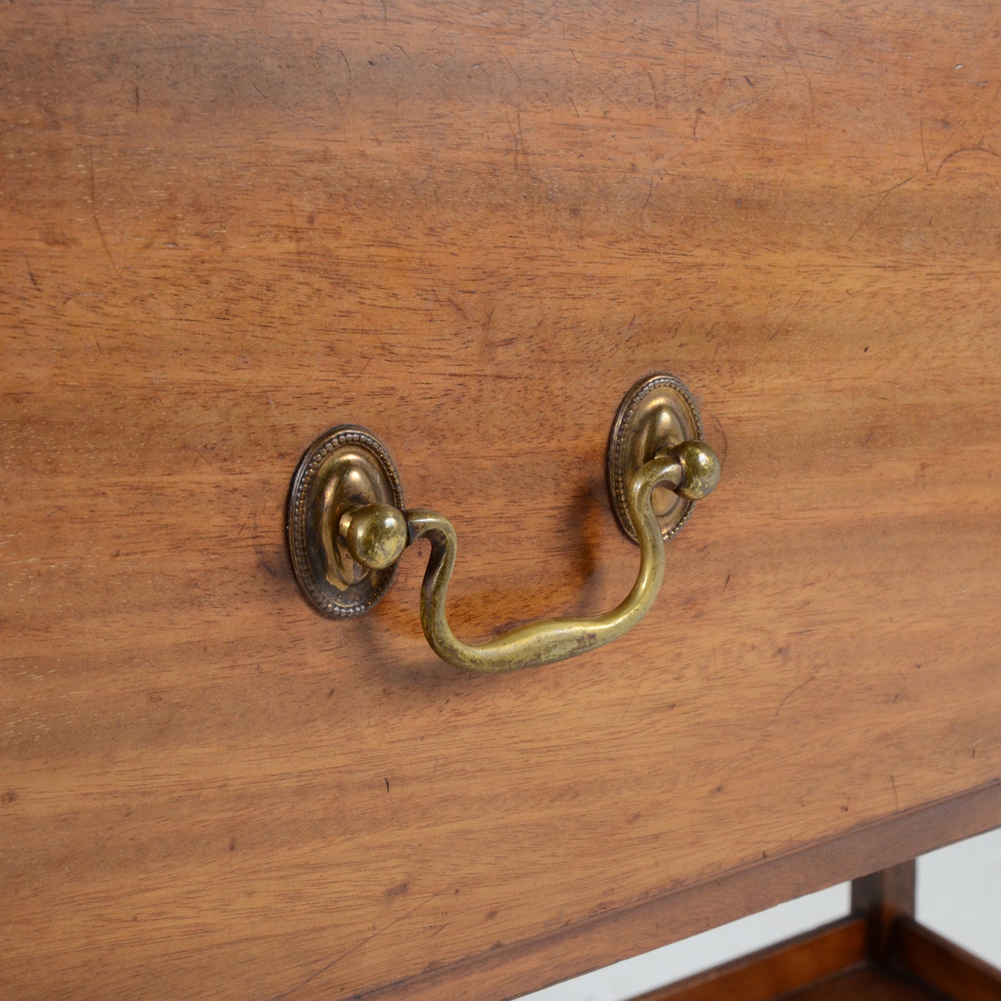 ダムウェイターテーブル