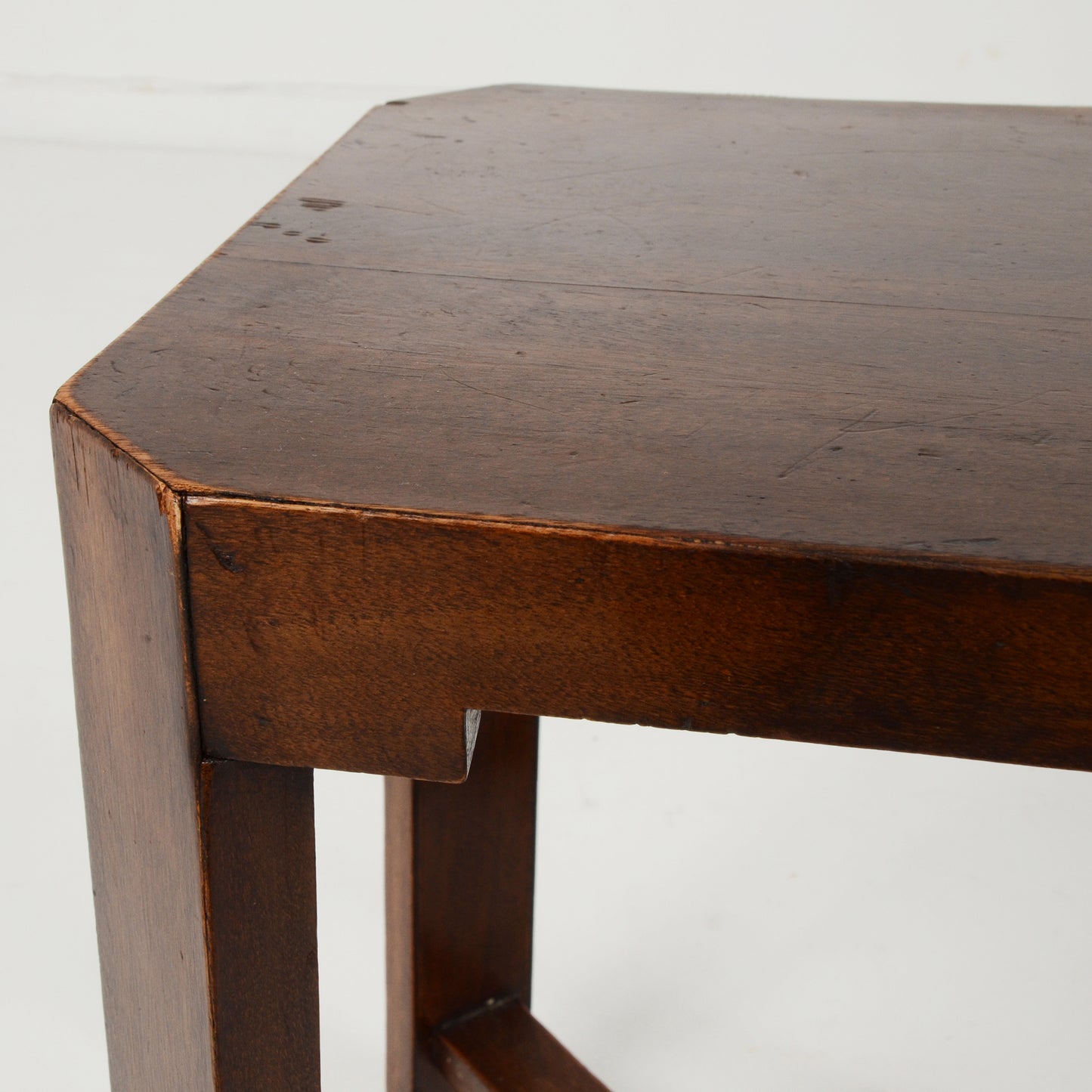 サイドテーブル