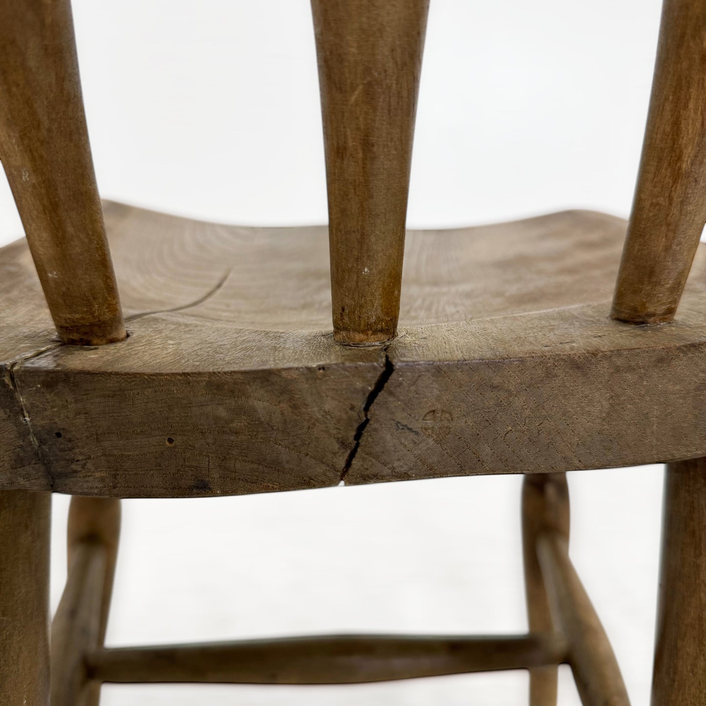 座面後ひび割れ有り