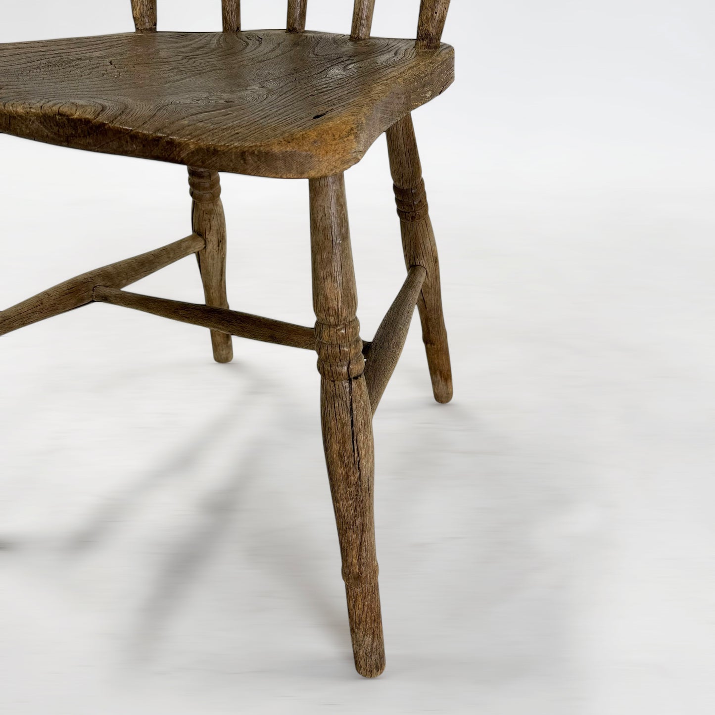 スピンドルバックチェア