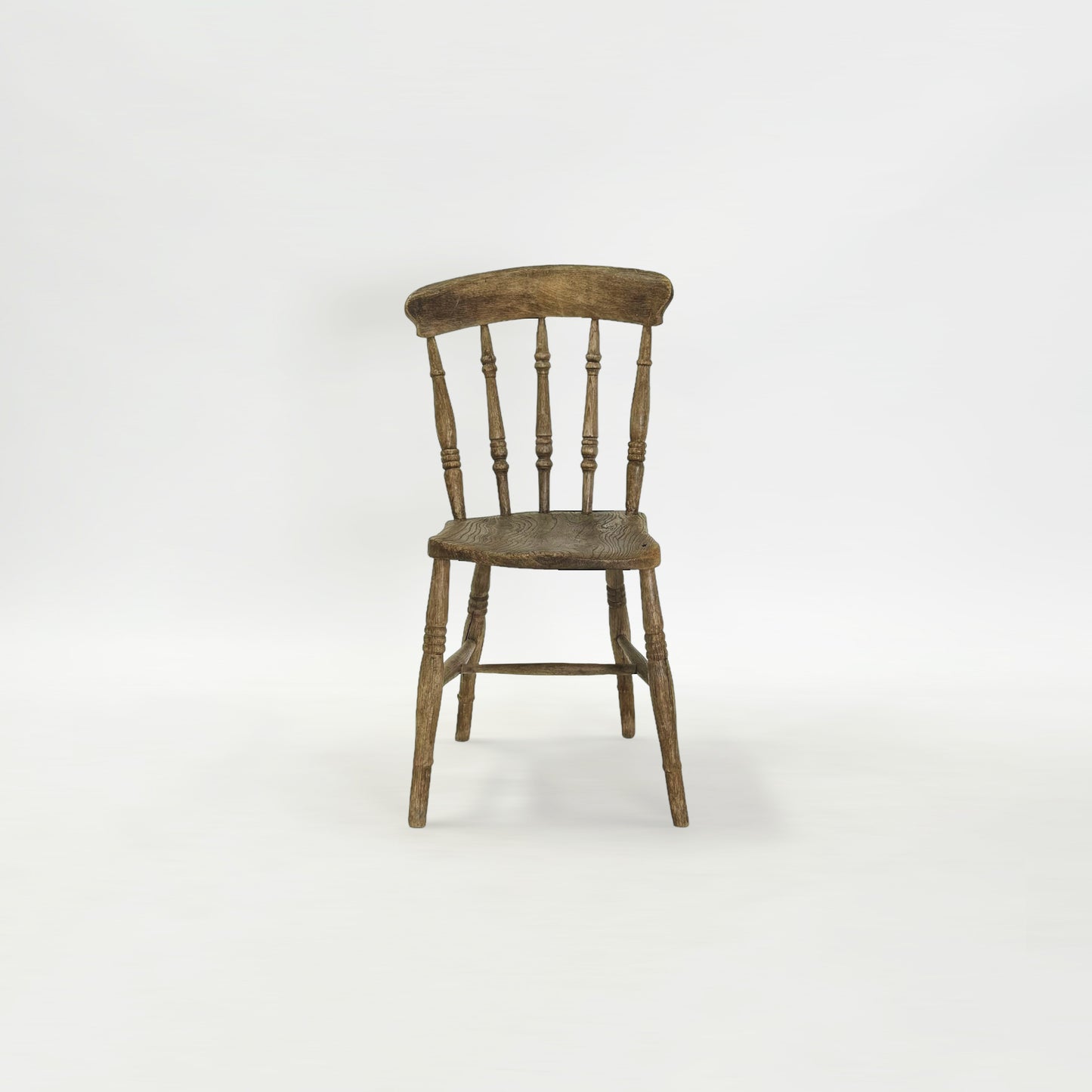 スピンドルバックチェア