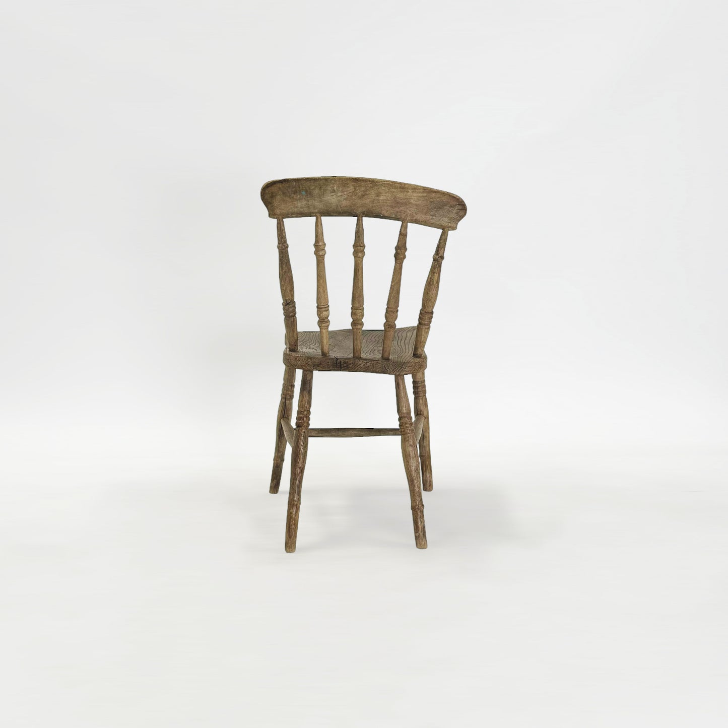 スピンドルバックチェア