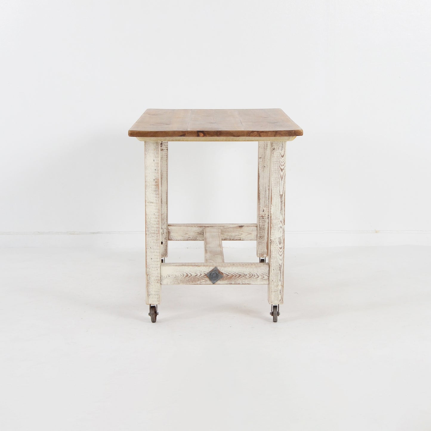 サーバーテーブル