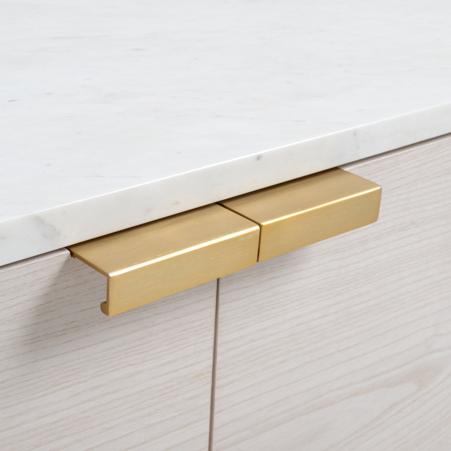 ホワイトチェスト マーブルトップ