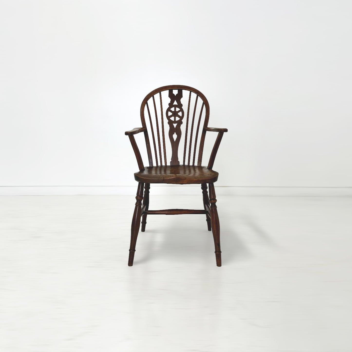 ホイールバック アームチェア