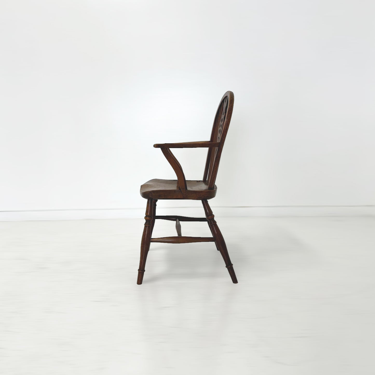 ホイールバック アームチェア