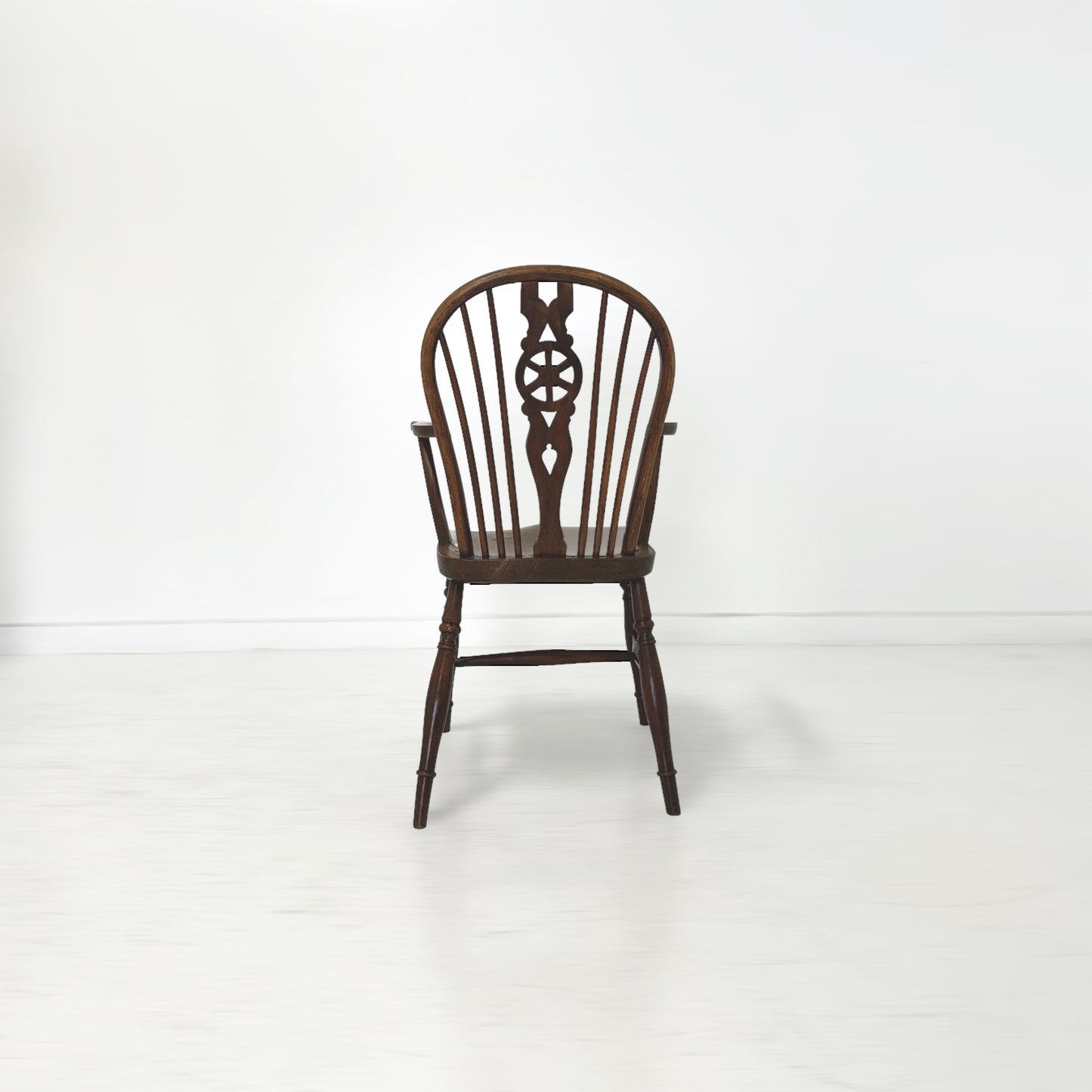 ホイールバック アームチェア