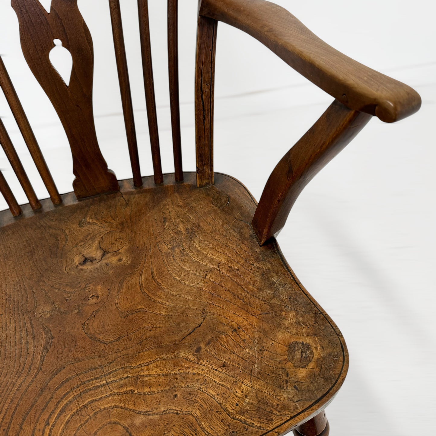 ホイールバック アームチェア