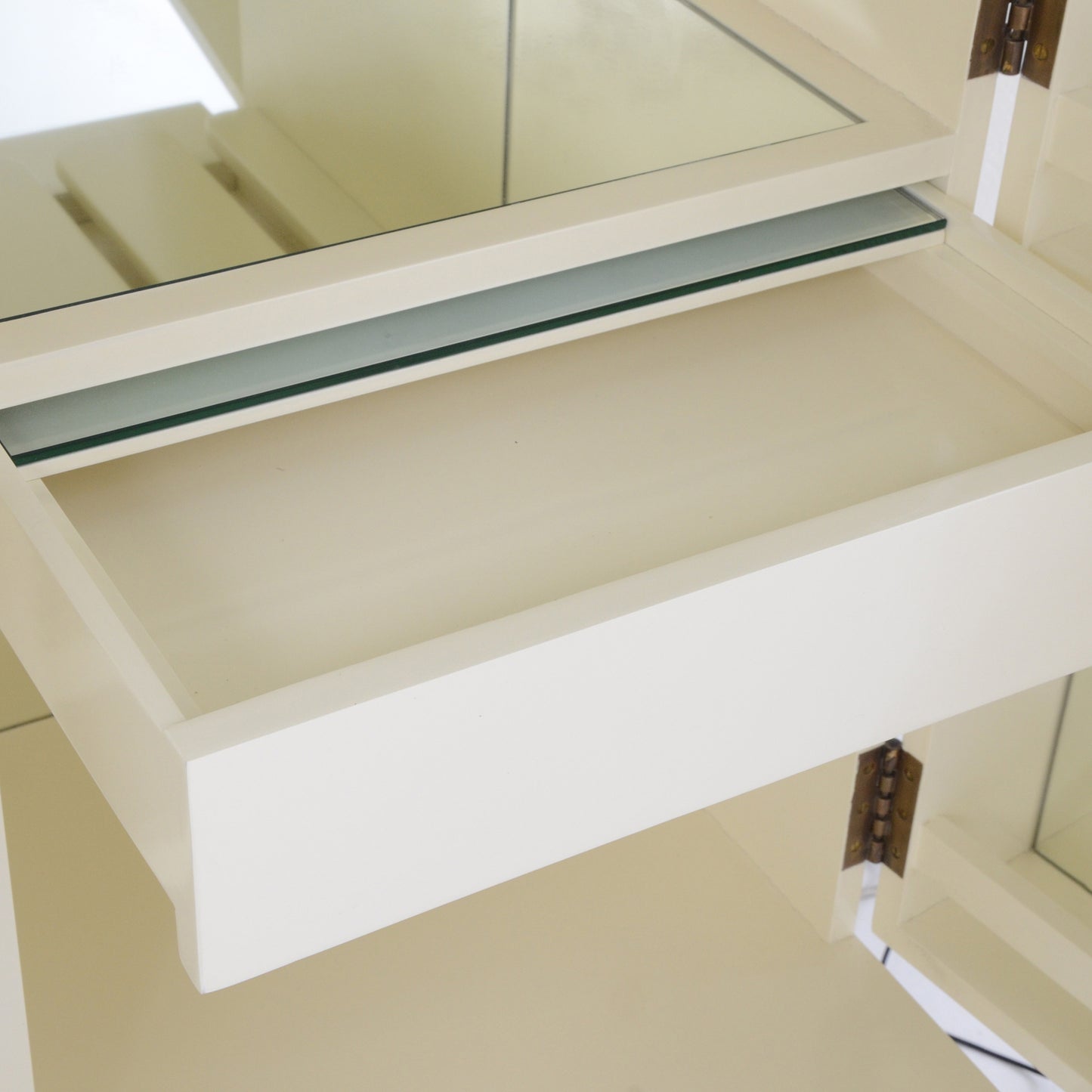 ディッシュチェスト