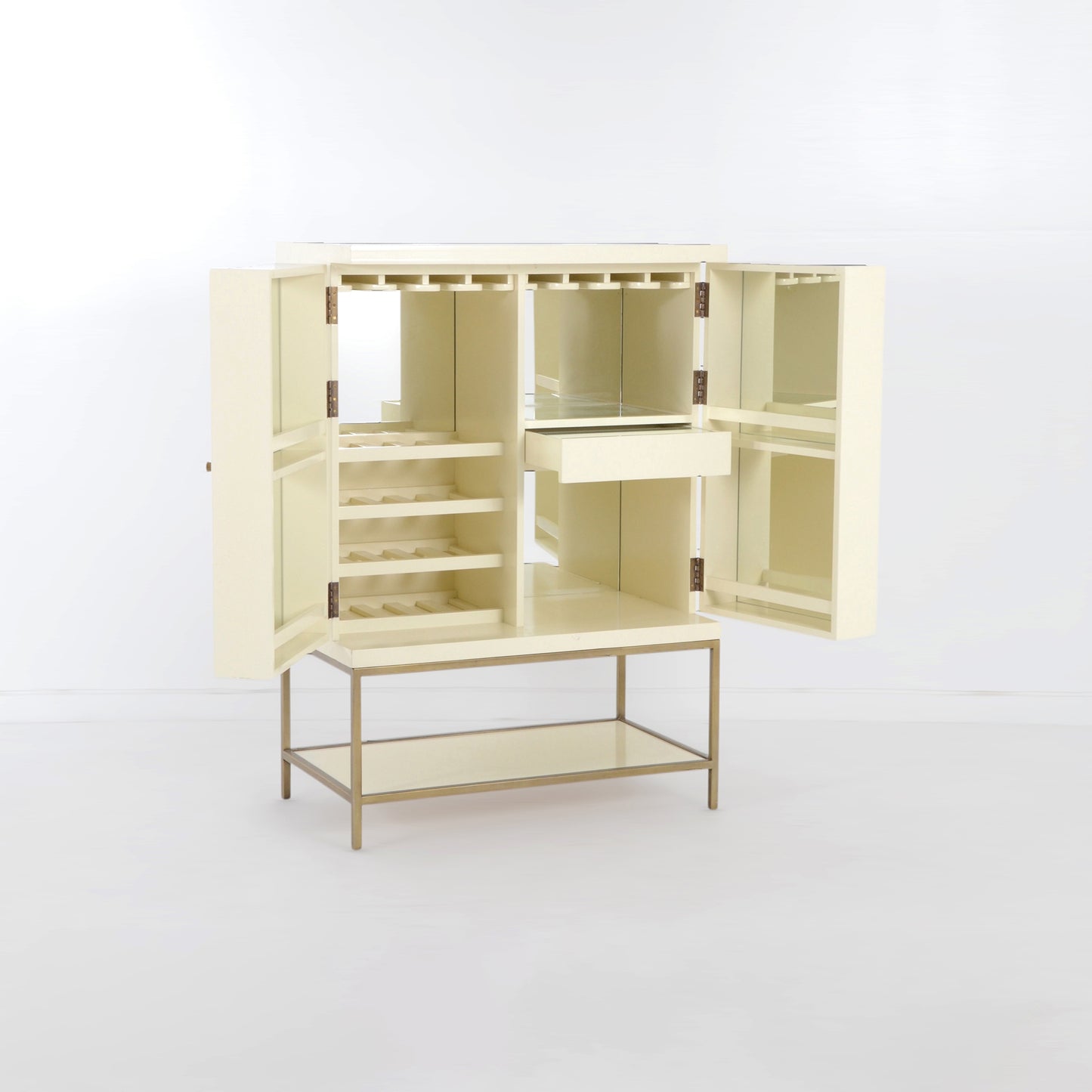 ディッシュチェスト