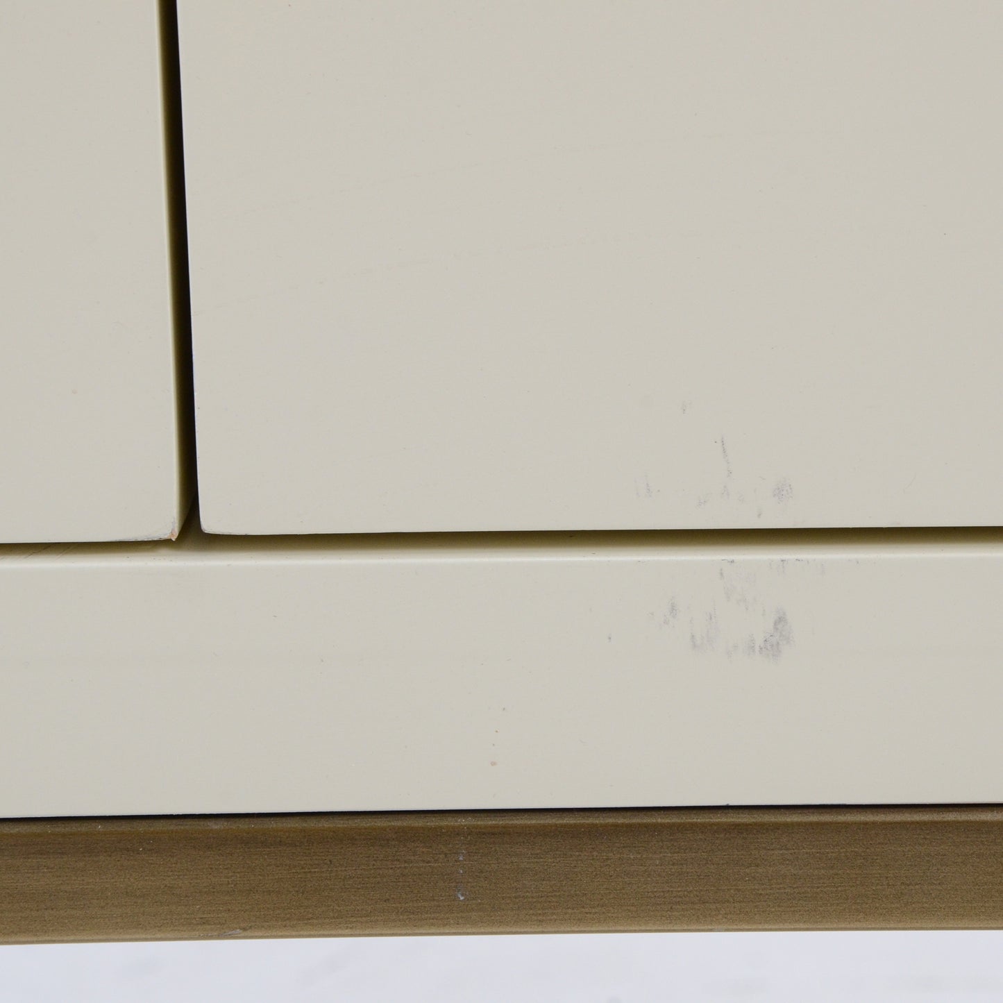 ディッシュチェスト