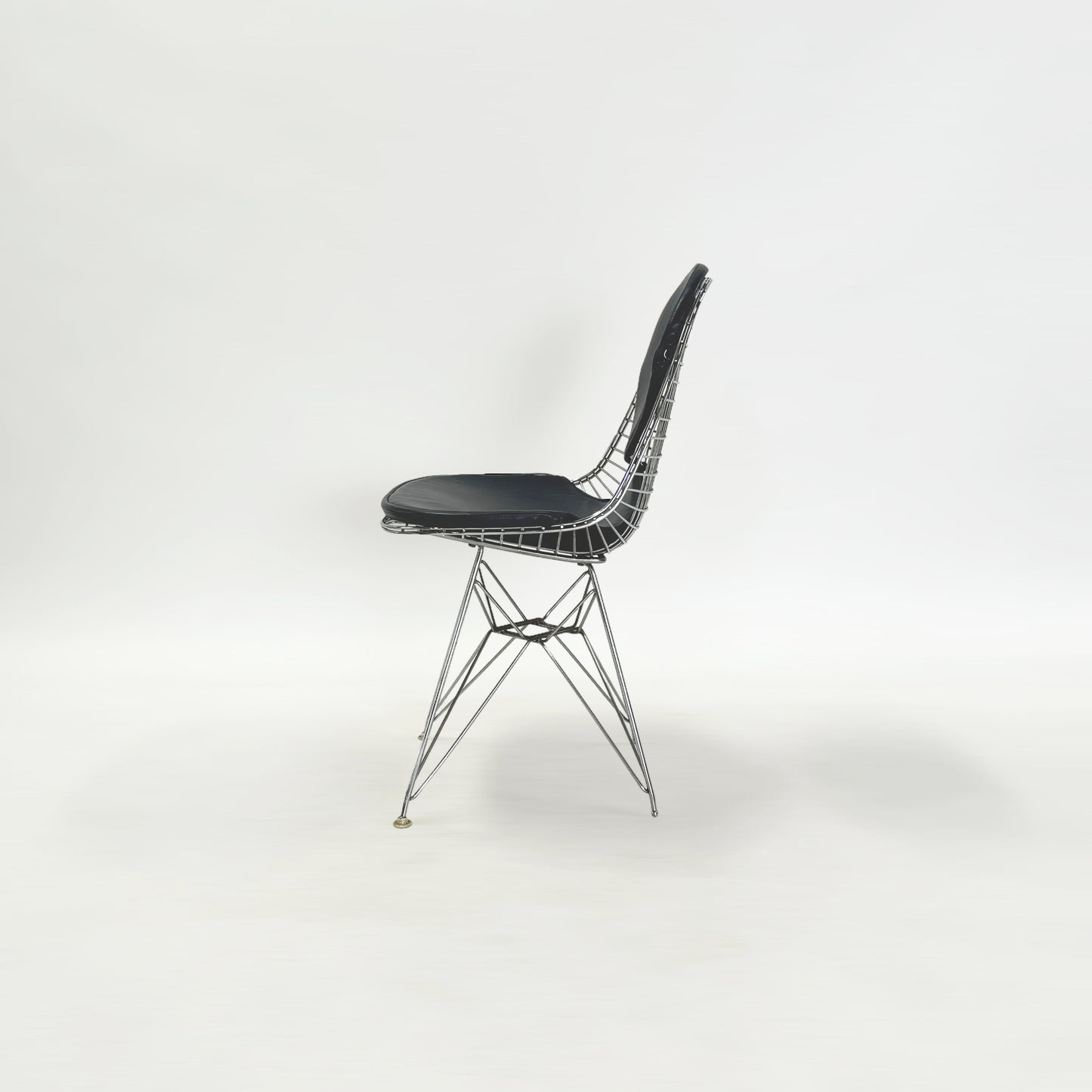 イームズ ワイヤーメッシュチェア ビキニ (DKR2)