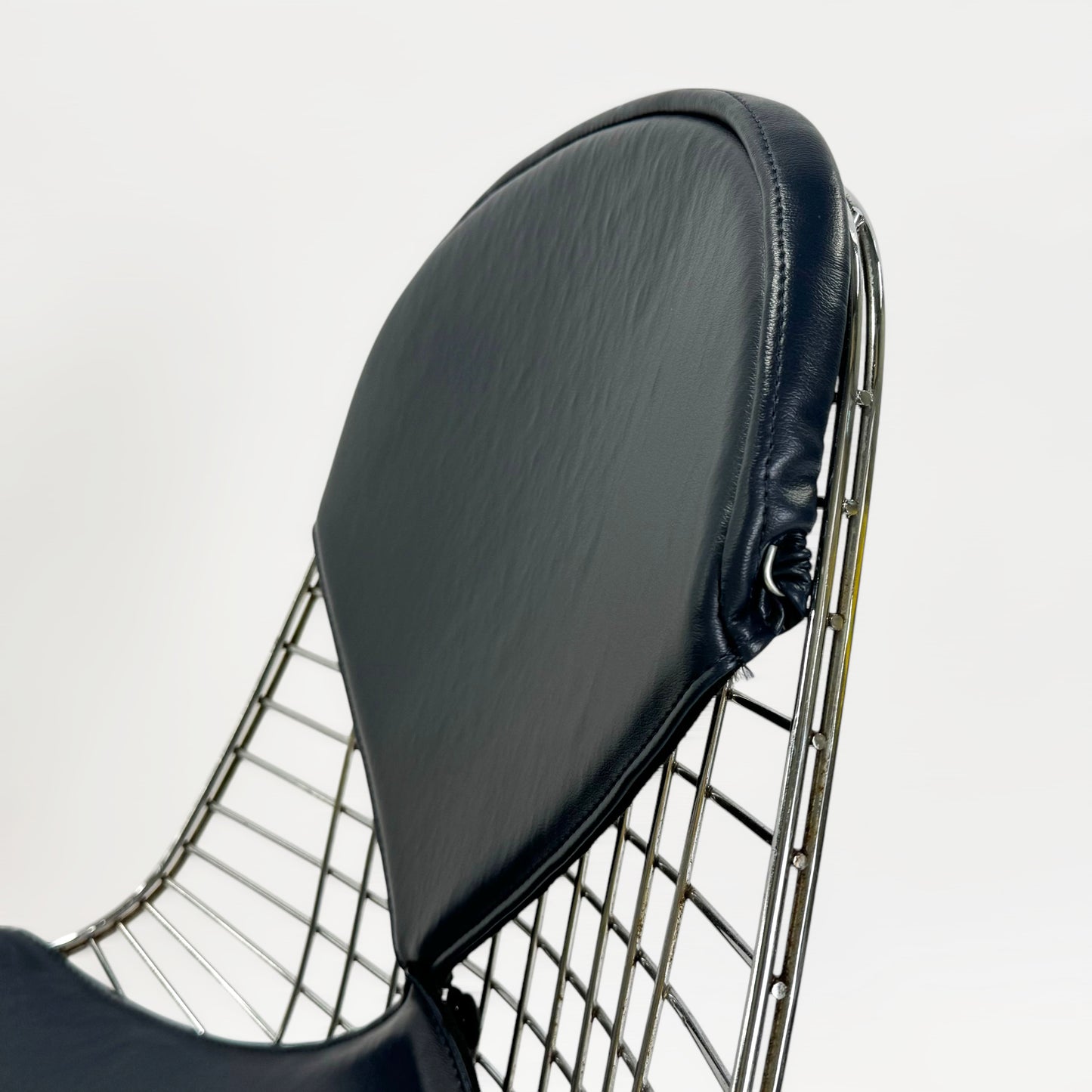 イームズ ワイヤーメッシュチェア ビキニ (DKR2)