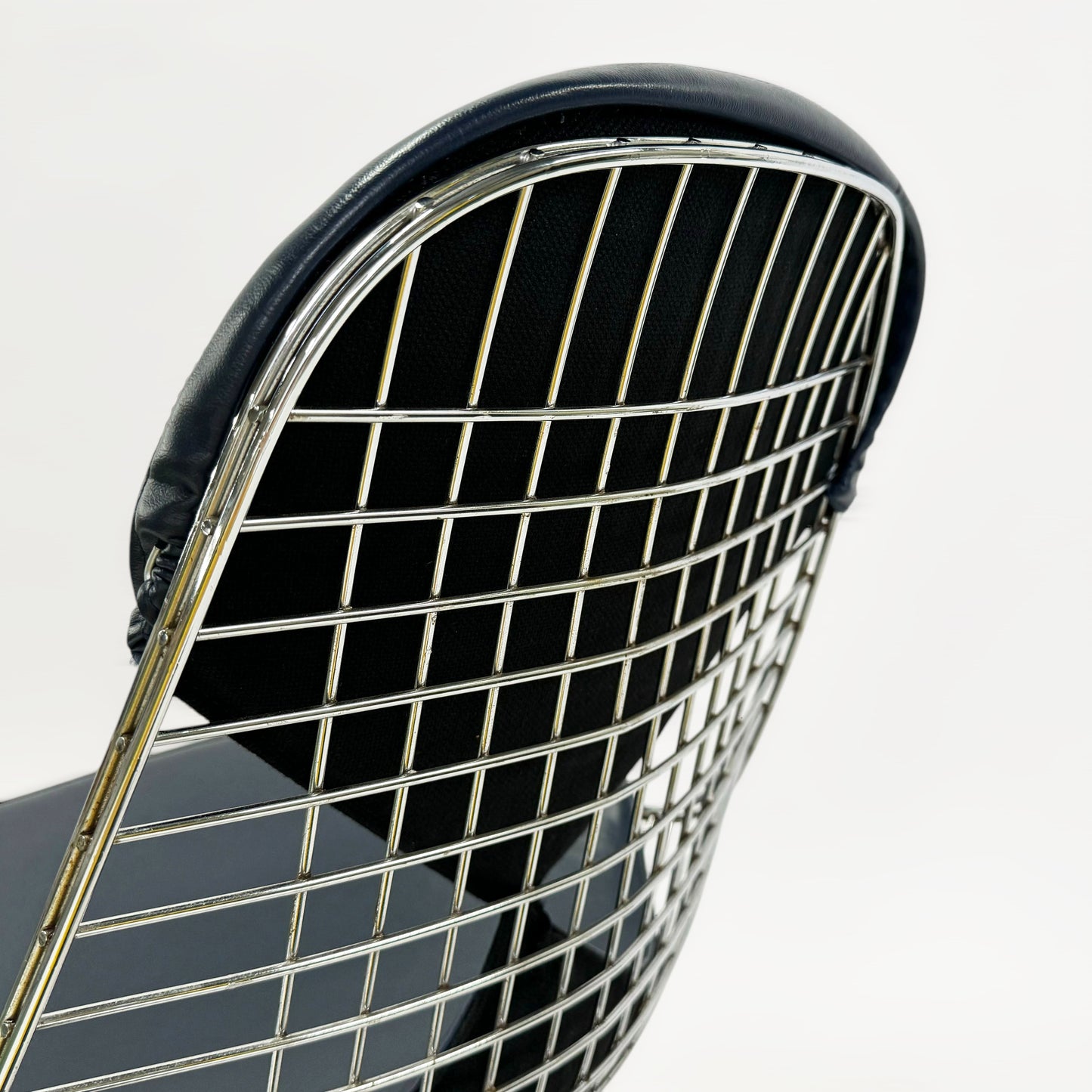 イームズ ワイヤーメッシュチェア ビキニ (DKR2)