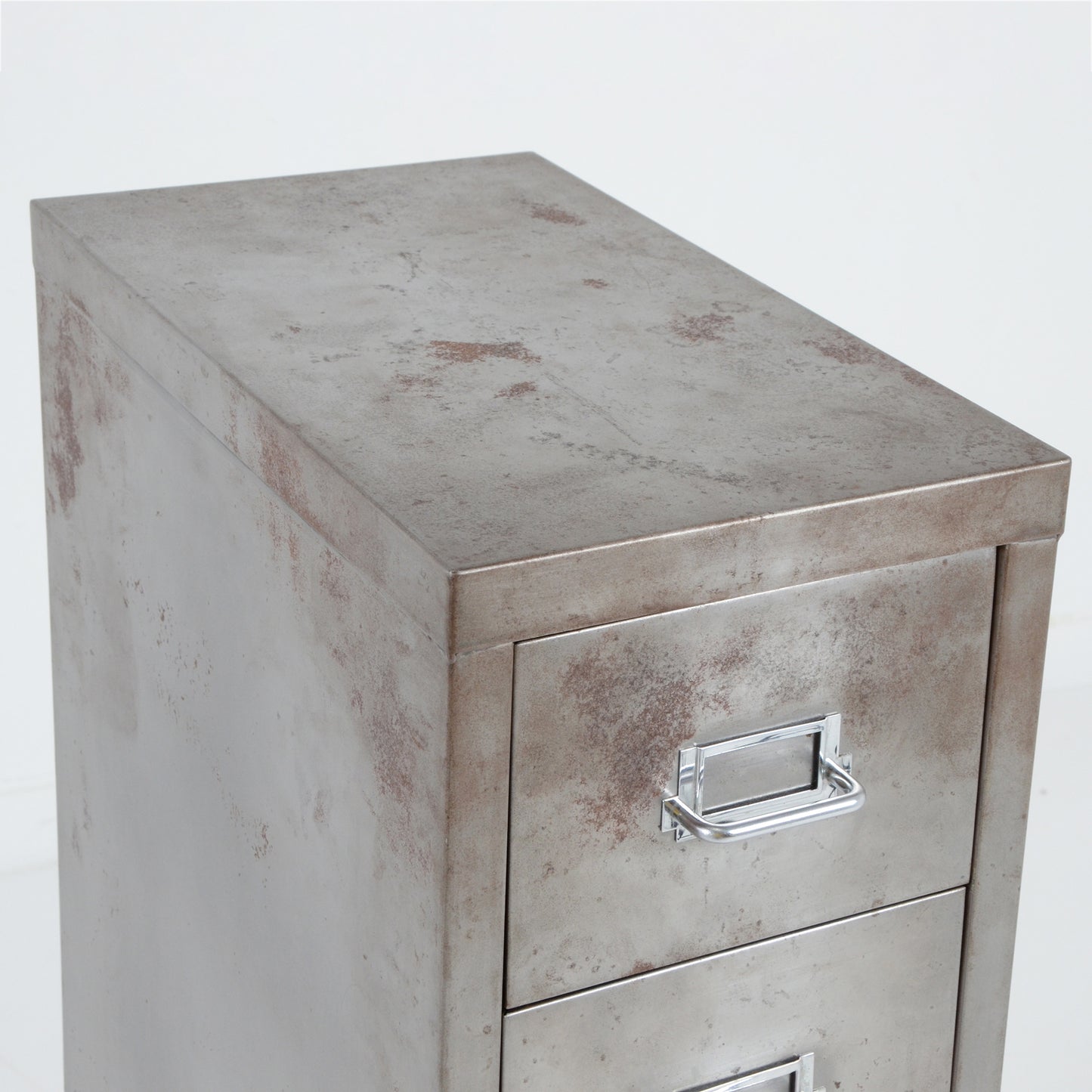 メタルキャビネット