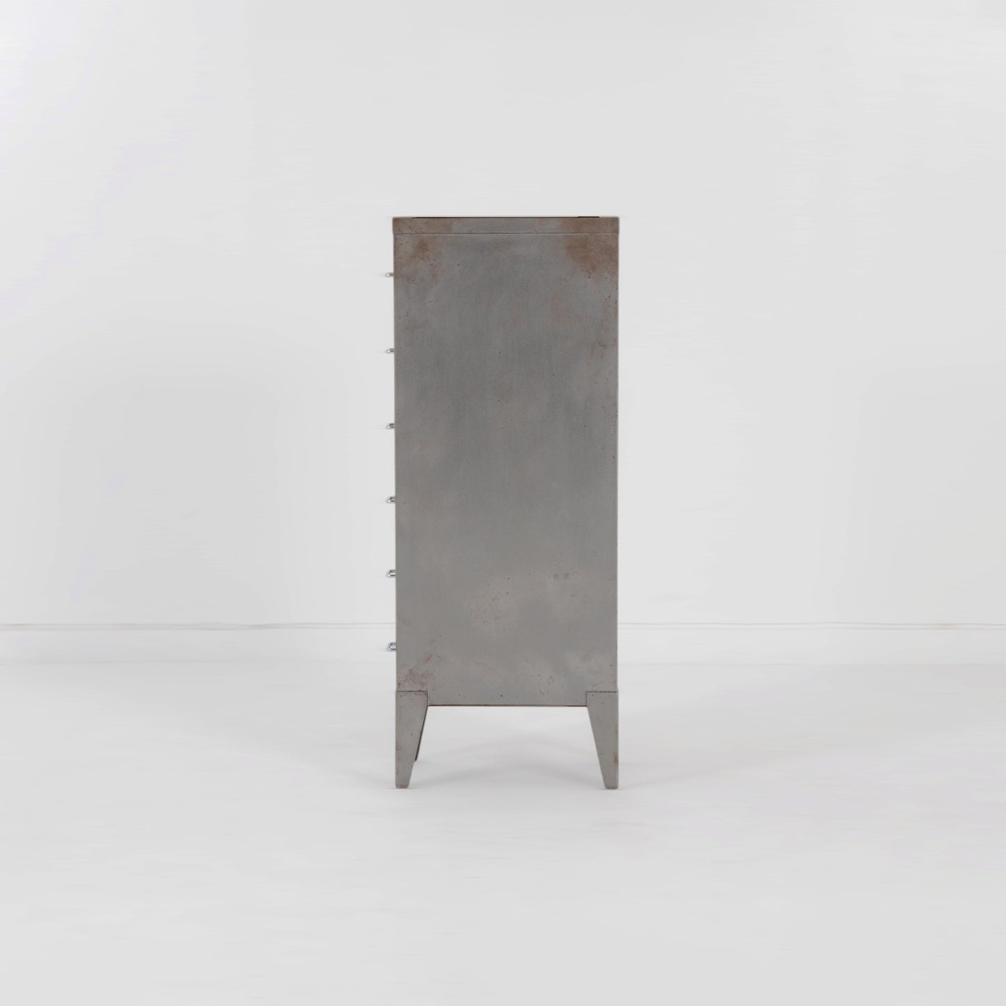 メタルキャビネット