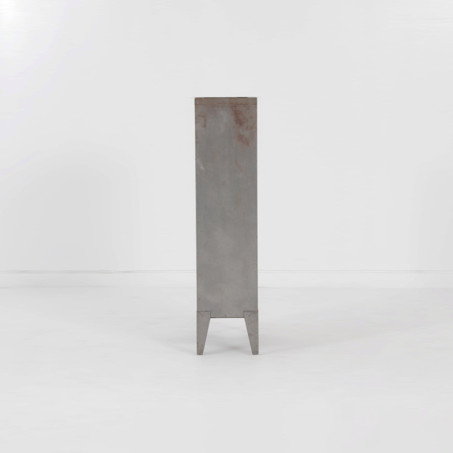 メタルキャビネット