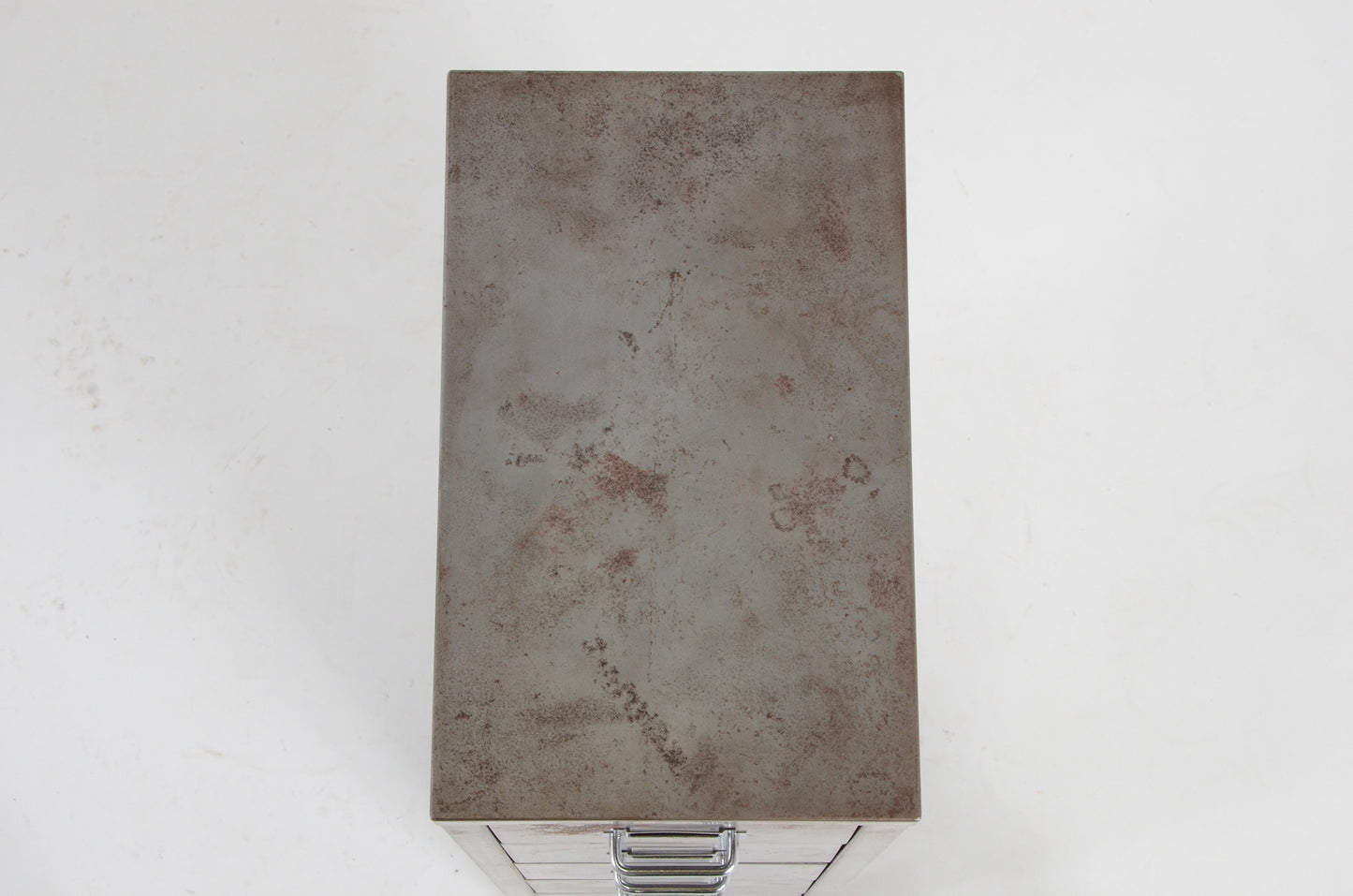 メタルキャビネット